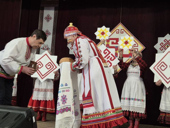 Патраклăри «Çеçпӗл» халăх фольклор ансамблӗ 50 çул тултарнине паллă турӗ