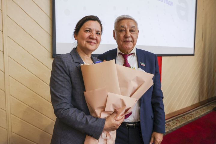 Фарид Мухаметшин район депутачӗсене Элмет хулин пуçлăхӗпе паллаштарчӗ