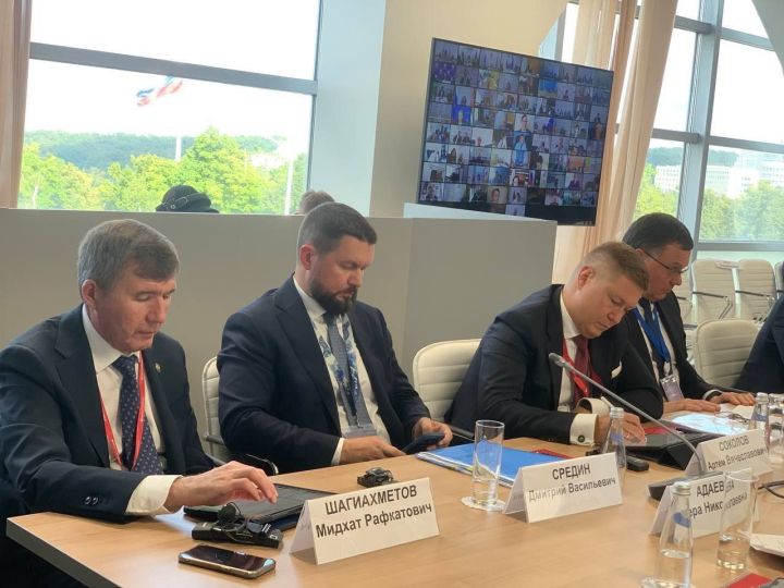Делегация Татарстана принимает участие на Восточном экономическом форуме