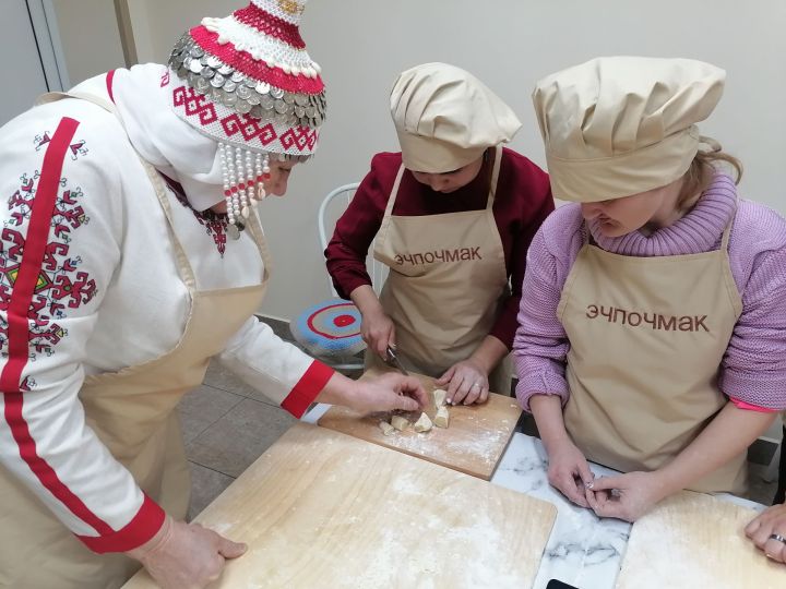 Аксури «Нежность» центра çӳрекенсем районти ЧНКЦ ертӳçипе Роза Чентаевапа тӗл пулчӗç