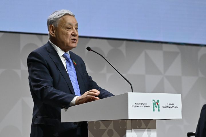 Фарид Мухаметшин шучӗпе ялта пурăнакан çамрăксене ытларах тимлӗх уйăрмалла, чи малтан çурт-йӗр ыйтăвне татса памалла