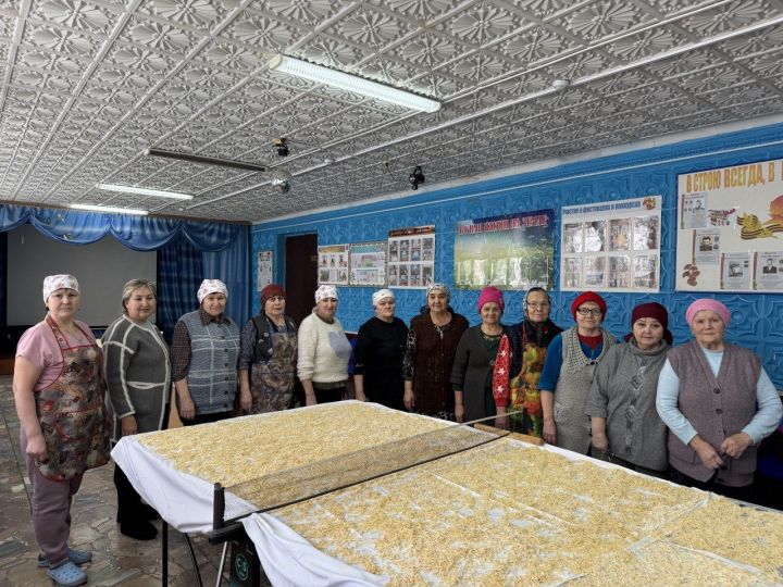 Чăваш Шупашкарӗн хӗрарăмӗсем салтаксем валли 190 çăмартаран чуста çăрса килти салма каснă