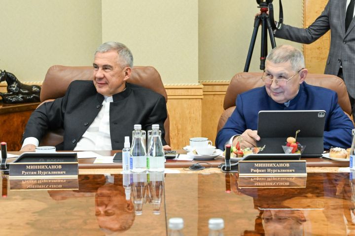 Рустам Минниханов Раççей регионӗсемпе ют çӗршывсен наука пӗрлӗхӗн ăсчахӗсемпе тӗл пулнă