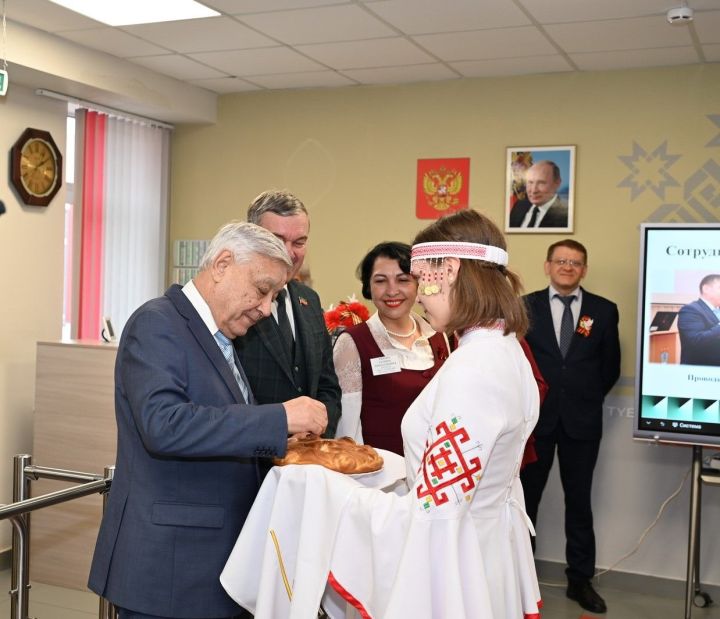 Фарид Мухаметшин Анат Камăри  чăваш гимназийӗнче пулнă