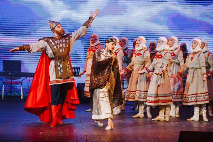 Хусана Чăваш патшалăх юрăпа ташă академи ансамблӗ «Чăваш тӗнчи» çӗнӗ программăпа килет