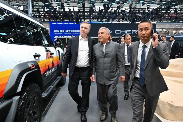Рустам Минниханов Китайра иртекен халăхсен хушшинчи «Auto China 2026» курава хутшăннă