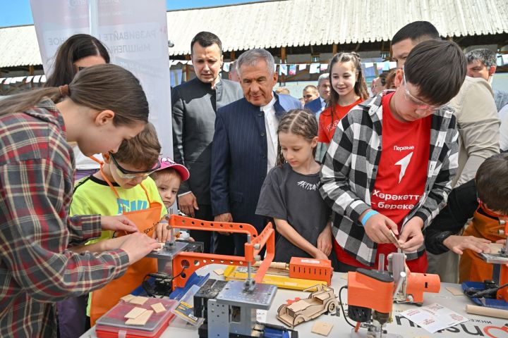 Рустам Минниханов Пӗтӗм тӗнчери ачасене хӳтӗлемелли кунпа саламларӗ