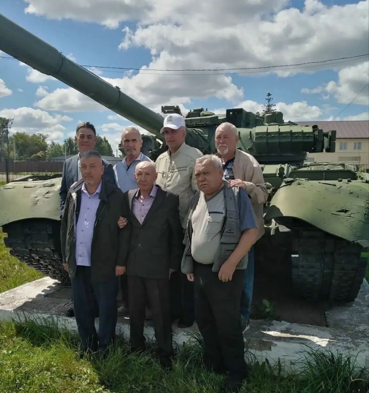 Ветеранское братство: встреча танкистов в Старом Дрожжаном
