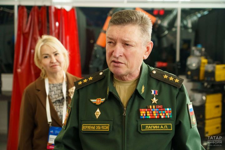 Герой России Александр Лапин встретился с участниками Абилимпикса