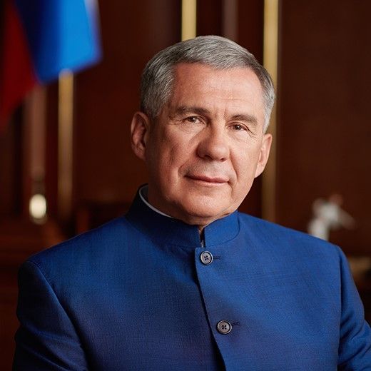 ТР Раисӗ Рустам Минниханов вӗрентекенсемпе шкула каякансене Пӗлӳ кунӗпе саламларӗ